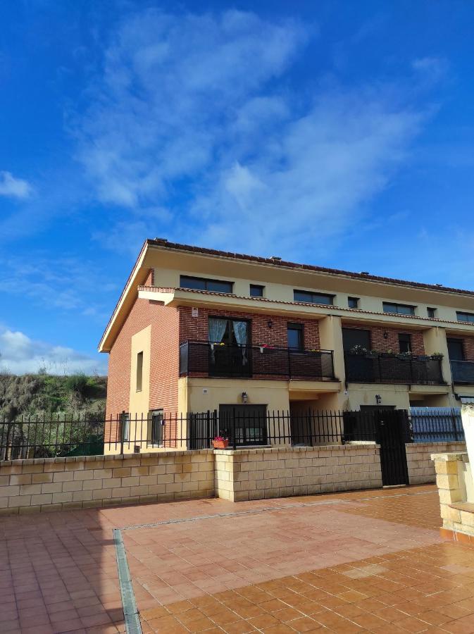 Villa En El Corazon Del Barrio De La Estacion Haro Esterno foto